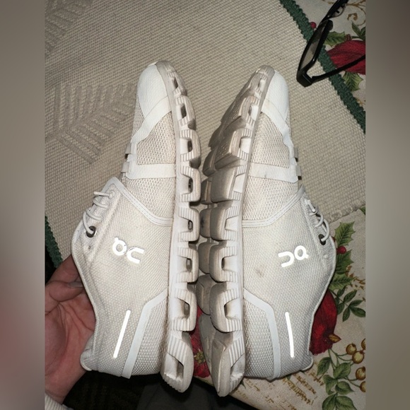 On clouds - Picture 4 of 4